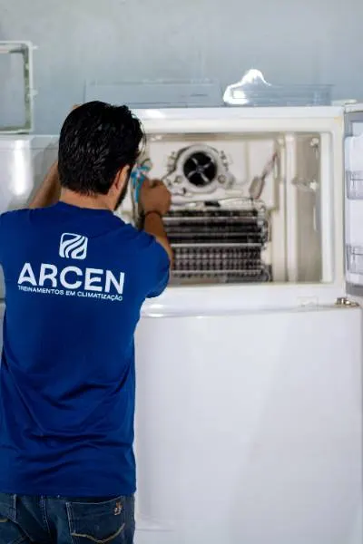 Manutenção em Refrigeração Doméstica